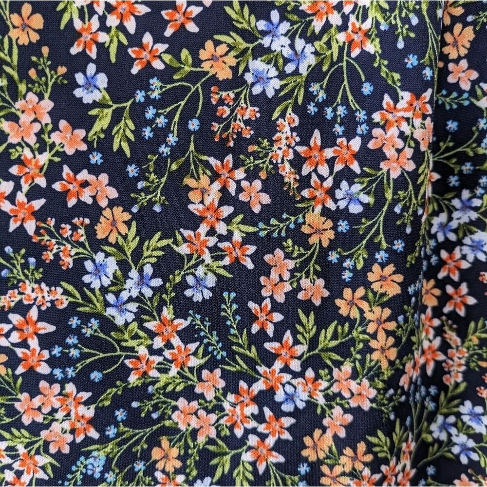 🌸Vince Camuto V-Neck Long Sleeve Floral Blouse NWT - Picture 2 of 16